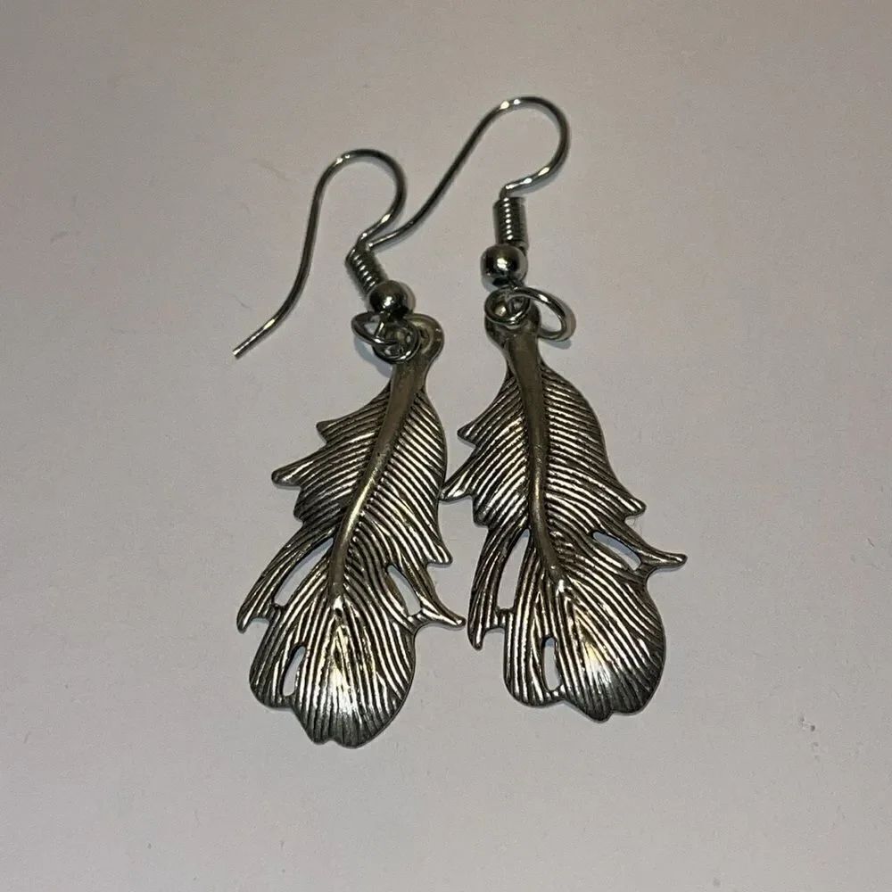2 sets of earrings - Picture 3 of 4